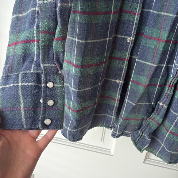 Casual Country Pearl Snap Blue and Green Plaid Flannel Button-Up Shirt medium - Picture 4 of 5